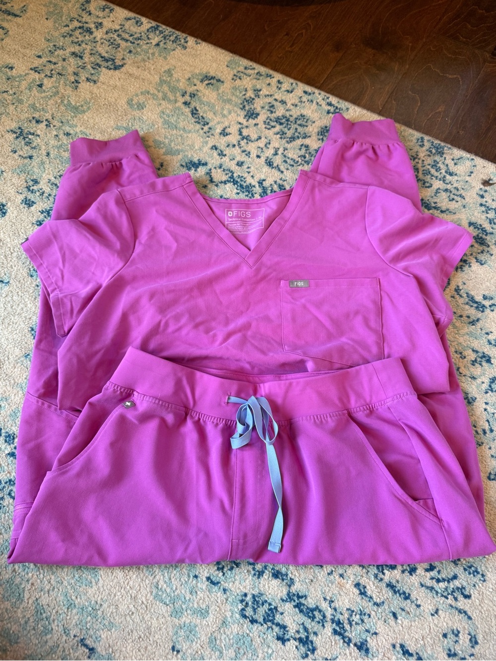 Figs Two-Piece Scrub Set in Bright Orchid Pink